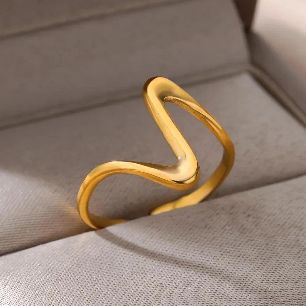 Anel Dourado Geométrico Vintage com Onda em Aço Inoxidável - Ravelle Luxe