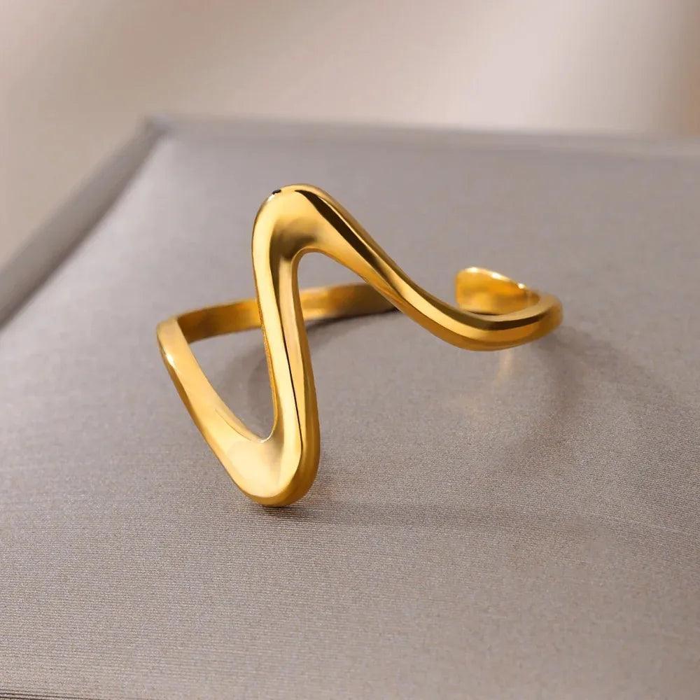 Anel Dourado Geométrico Vintage com Onda em Aço Inoxidável - Ravelle Luxe