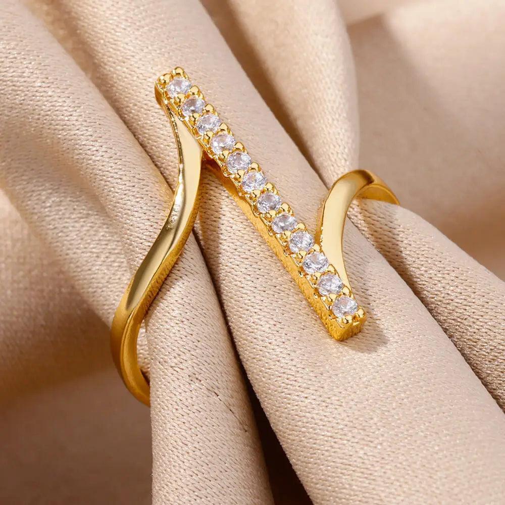 Anel Dourado Linear Curvo com Zircônia em Aço Inoxidável - Ravelle Luxe