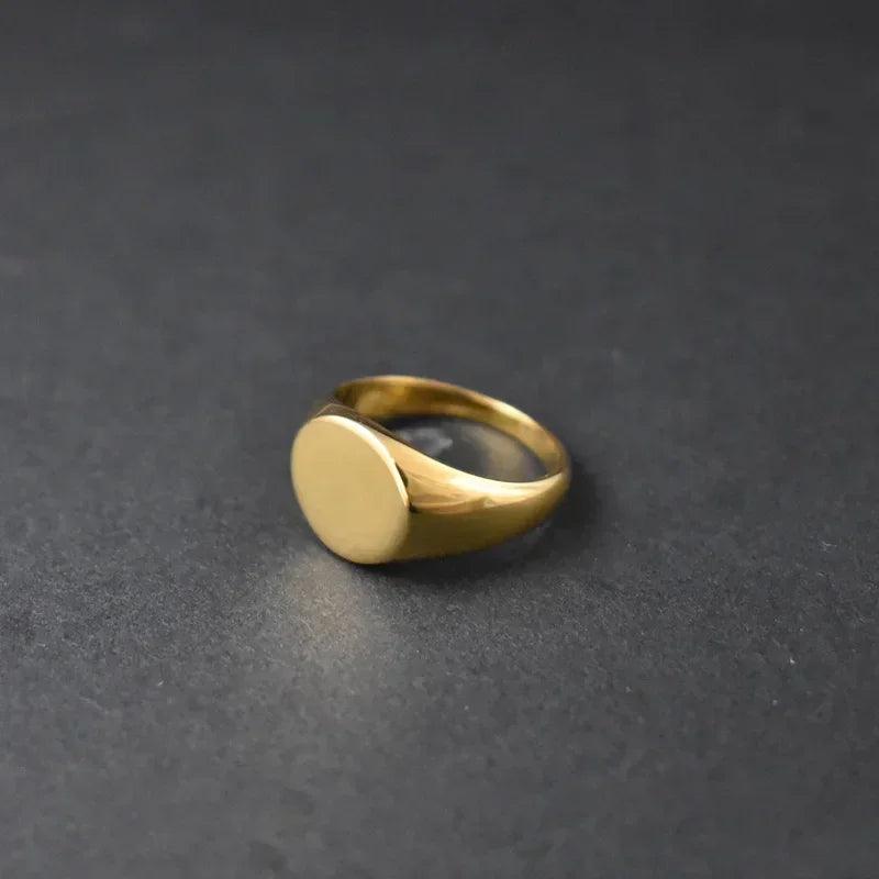 Anel Dourado Oval Polido Liso Banhado em Ouro 18K - Ravelle Luxe