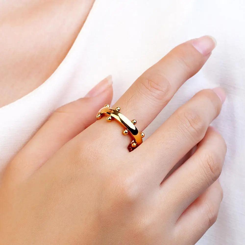 Anel Dourado de Bolinhas Elegante em Aço Inoxidável - Ravelle Luxe