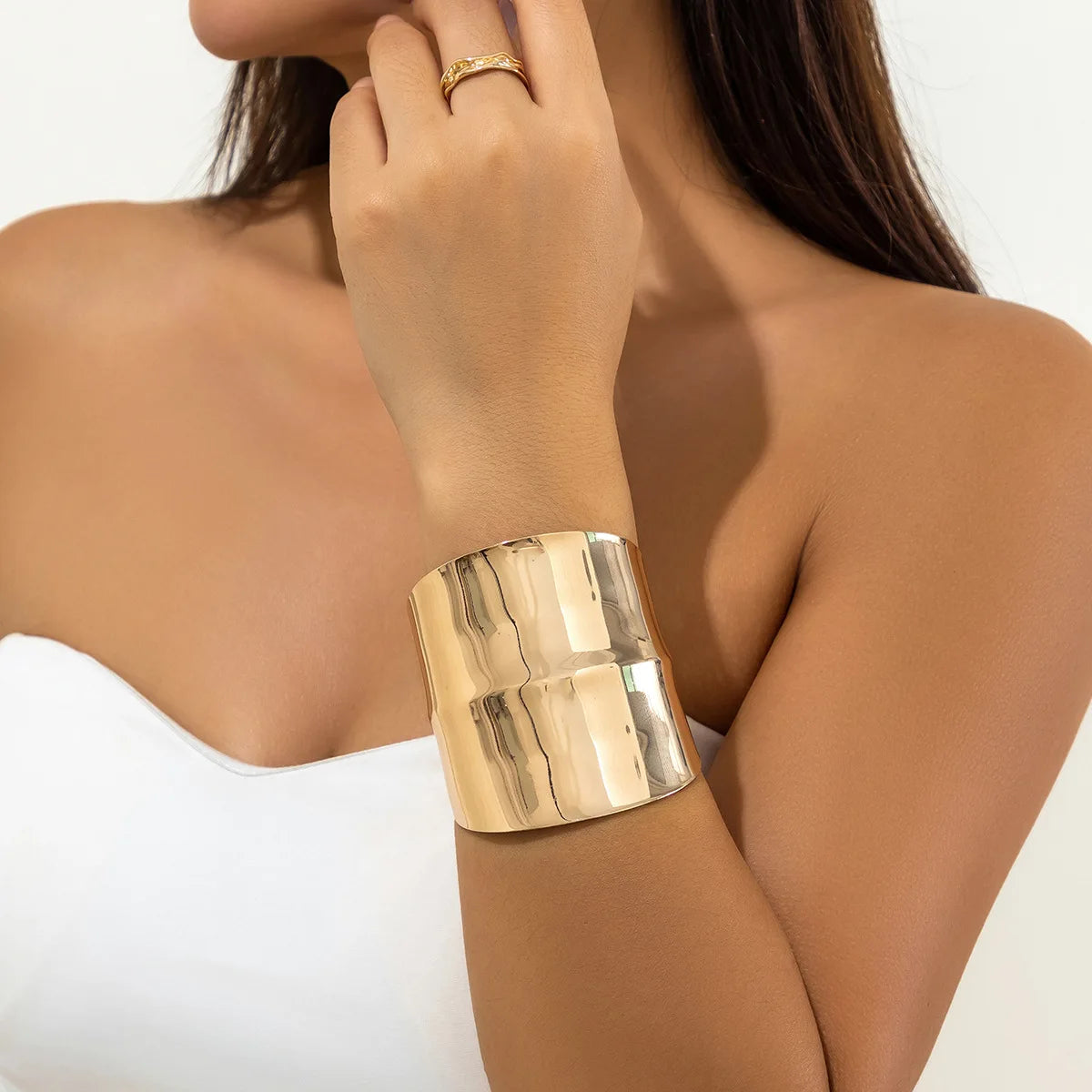 Bracelete Dourado Punk Aberto em Aço Inoxidável - Ravelle Luxe