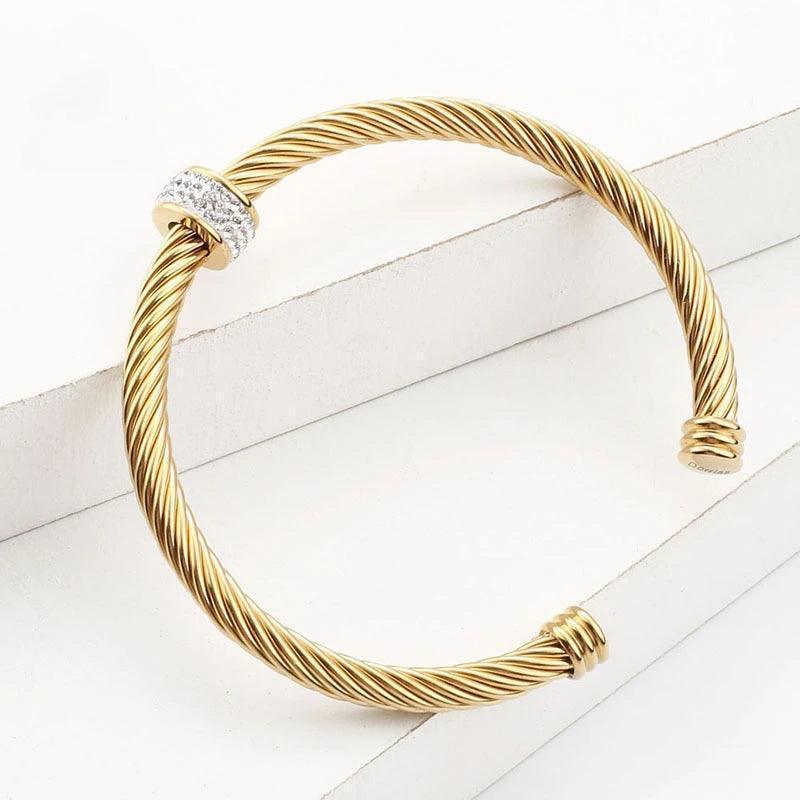 Bracelete Dourado de Cabo com Anel em Aço Inoxidável - Ravelle Luxe