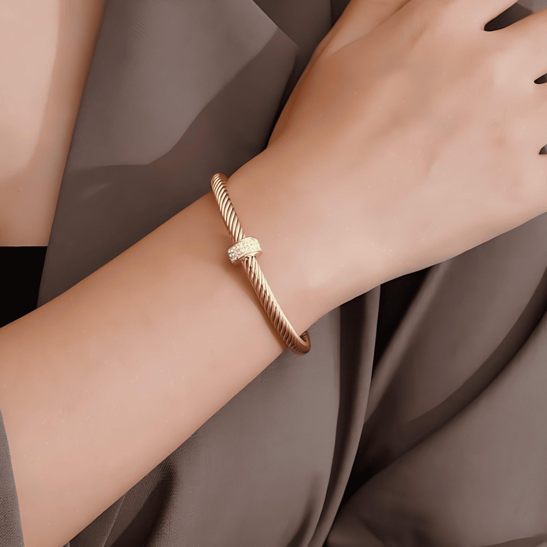 Bracelete Dourado de Cabo com Anel em Aço Inoxidável - Ravelle Luxe