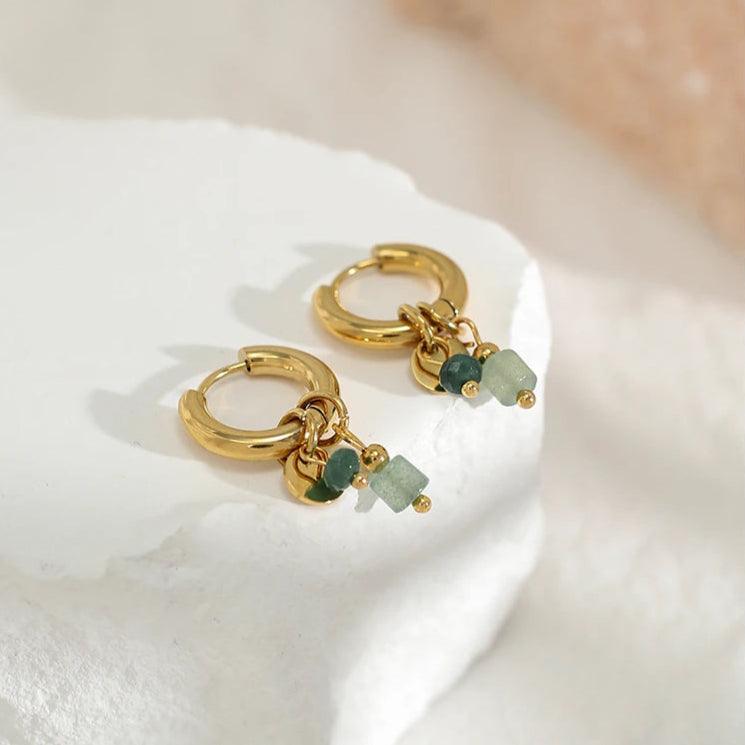 Brinco Dourado Argola Vintage com Pedra Verde Natural Banhado a Ouro 18K - Ravelle Luxe