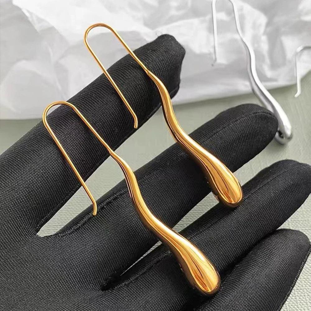 Brinco Dourado Gota D'água em Pinça em Aço Inoxidável - Ravelle Luxe