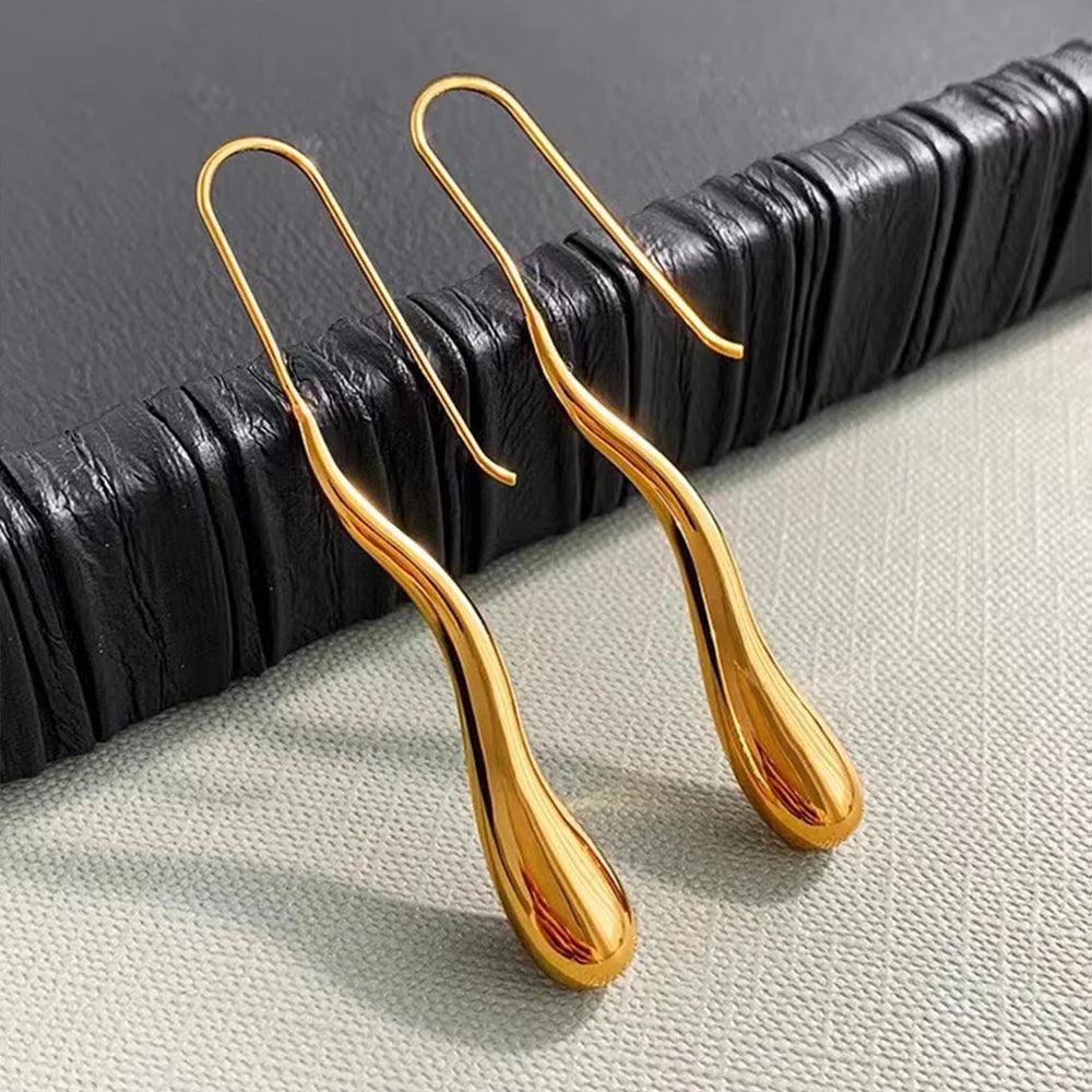 Brinco Dourado Gota D'água em Pinça em Aço Inoxidável - Ravelle Luxe