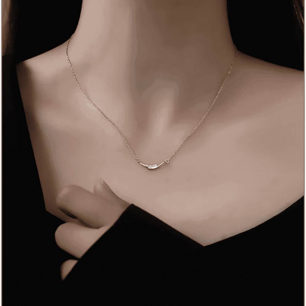 Colar Dourado Elegante Smile Clavicular em Aço Inoxidável - Ravelle Luxe