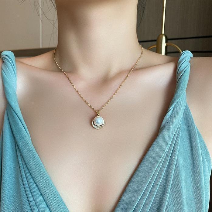 Colar Dourado Luxuoso com Pérola e Corrente em Aço Inoxidável com Zircônia - Ravelle Luxe