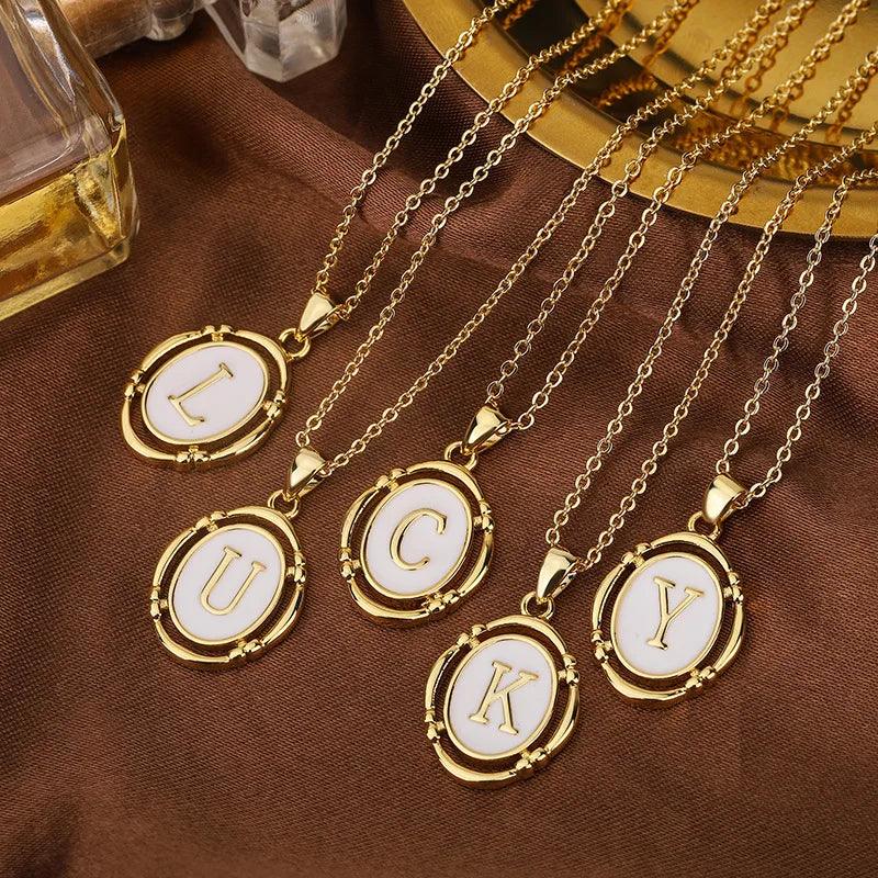Colar Dourado com Pingente de Espelho com Letras Iniciais em Prata Esterlina 925 - Ravelle Luxe