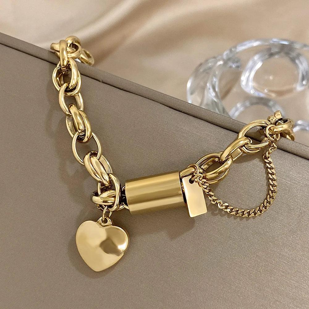 Pulseira Dourada Chunky com Pingente de Coração em Aço Inoxidável - Ravelle Luxe