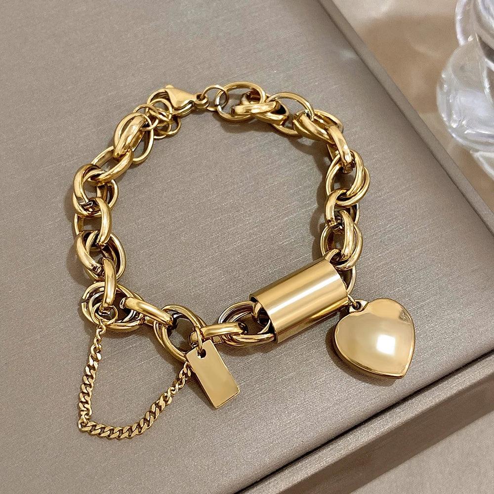 Pulseira Dourada Chunky com Pingente de Coração em Aço Inoxidável - Ravelle Luxe