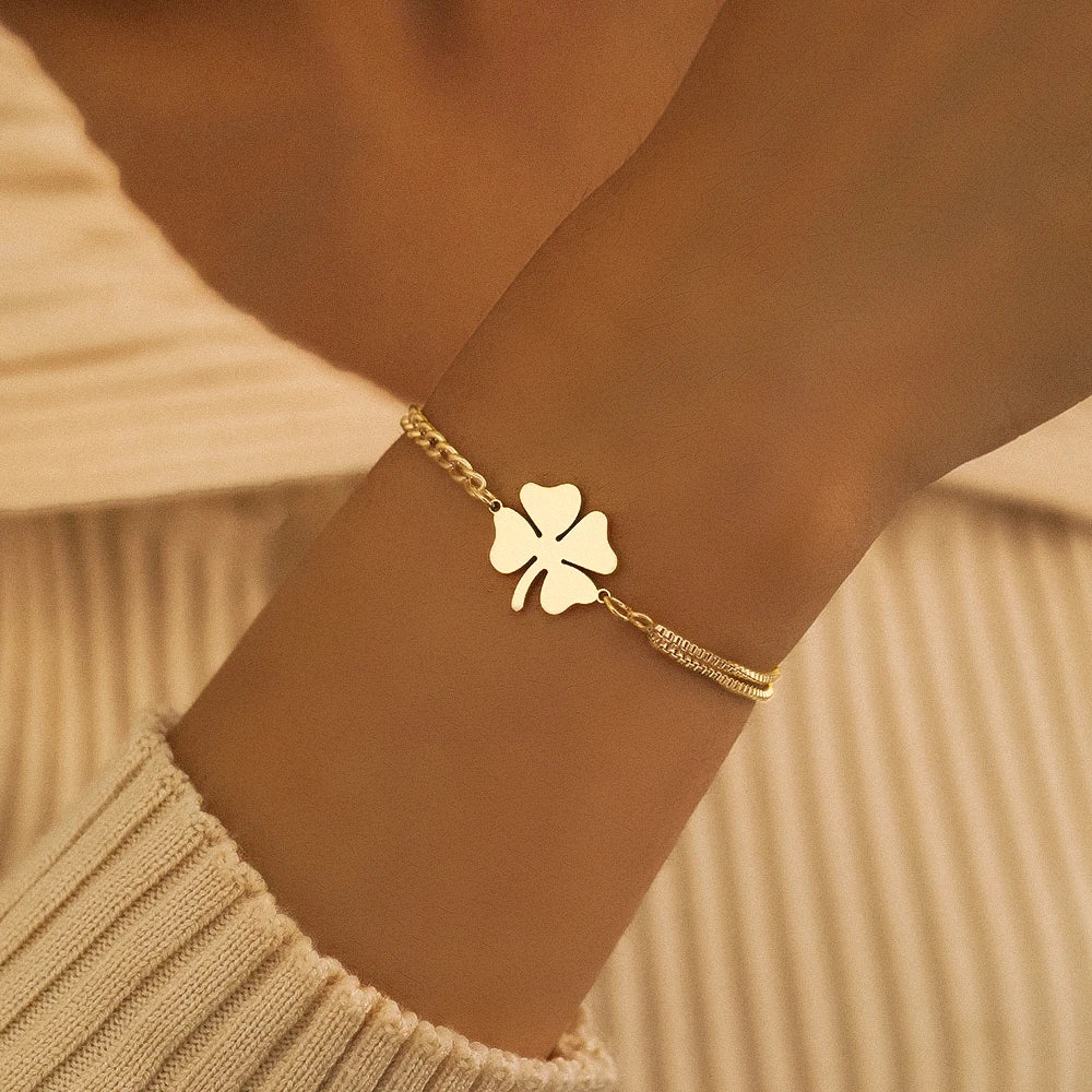 Pulseira Dourada Trevo da Sorte em Correntes em Aço Inoxidável - Ravelle Luxe