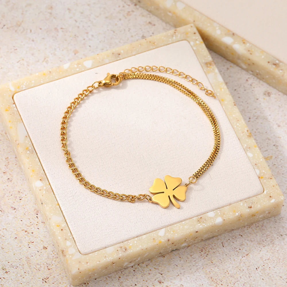 Pulseira Dourada Trevo da Sorte em Correntes em Aço Inoxidável - Ravelle Luxe