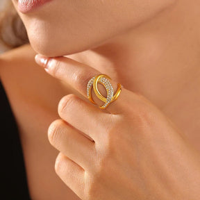 Anel Dourado C de Hip Hop com Zircônia Banhado em Ouro 18k - Ravelle Luxe