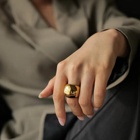 Anel Dourado Dome Chunky em Aço Inoxidável - Ravelle Luxe