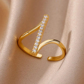 Anel Dourado Linear Curvo com Zircônia em Aço Inoxidável - Ravelle Luxe