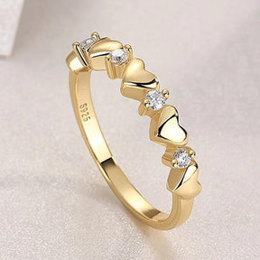 Anel Dourado de Corações em Prata Esterlina 925 Banhada em Ouro 18k - Ravelle Luxe
