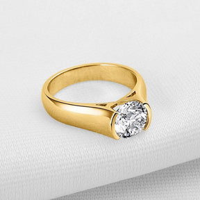 Anel Dourado de Noivado Clássico com Moissanita Redonda Banhado em Ouro 18K - Ravelle Luxe