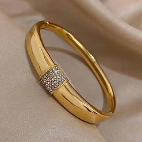 Bracelete Dourado Cuff com Zircônias Banhado em Ouro - Ravelle Luxe