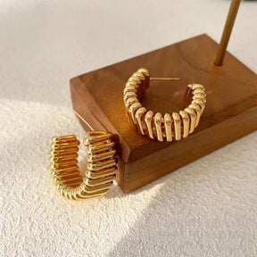 Brinco Dourado Argola U Hoop em Prata Esterlina 925 Banhado em Ouro - Ravelle Luxe