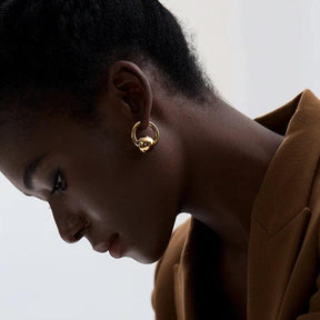 Brinco Dourado Argola com Esfera Texturizada Banhado a Ouro 18K - Ravelle Luxe