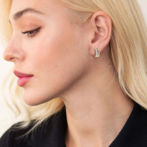 Brinco Dourado C de Moissanita em Prata Esterlina 925 Banhado em Ouro 14k - Ravelle Luxe