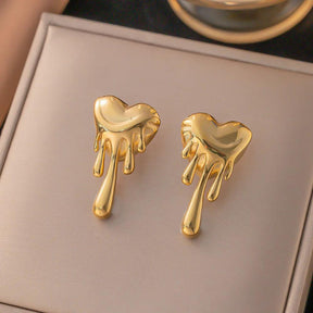 Brinco Dourado Coração Derretido Banhado em Ouro 18k - Ravelle Luxe