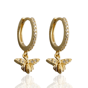 Brinco Dourado com Pingente de Abelha em Prata Esterlina 925 - Ravelle Luxe