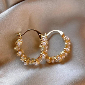 Brinco Dourado de Argola com Pérolas Pequenas Folheado a Ouro 14k - Ravelle Luxe