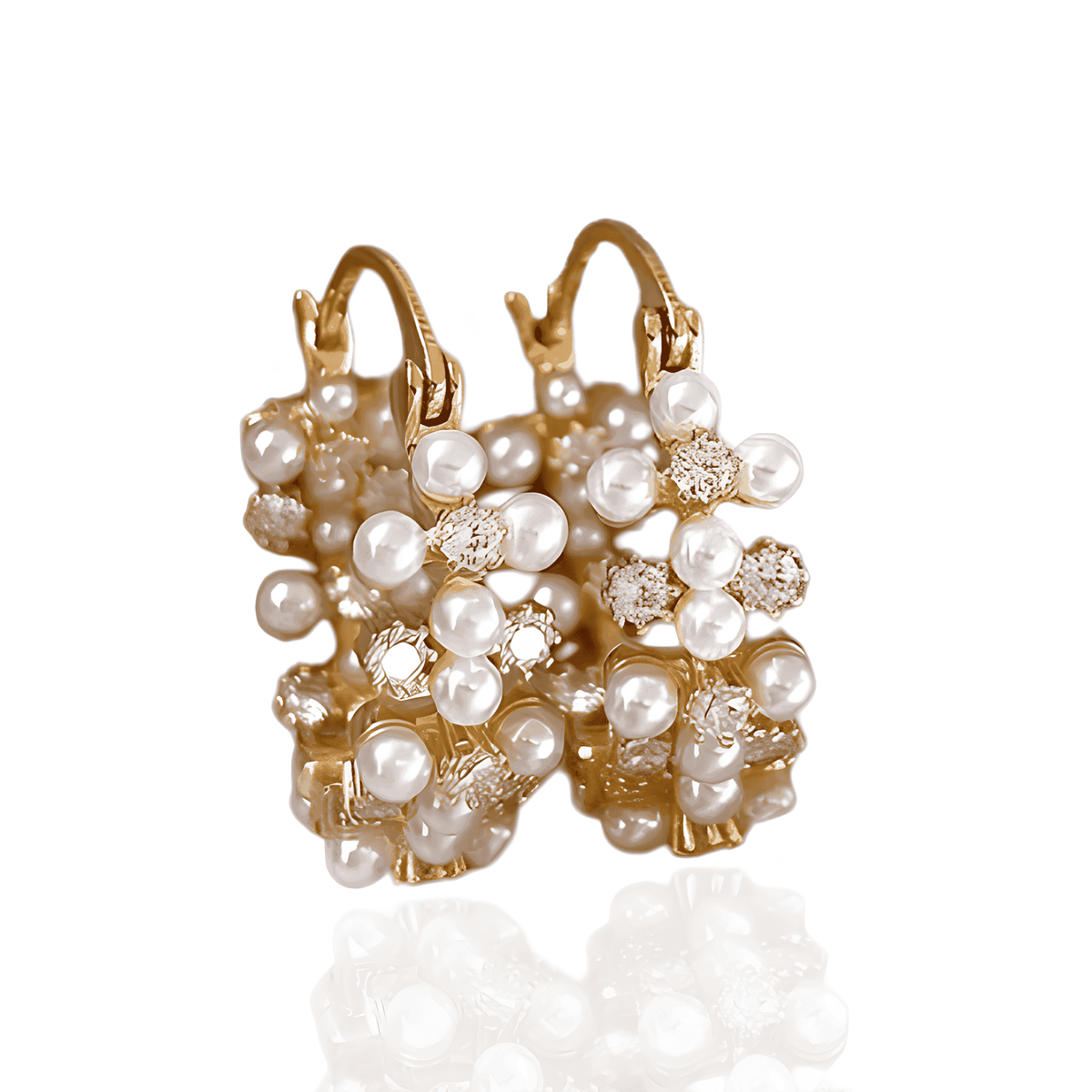 Brinco Dourado de Argola com Pérolas Pequenas Folheado a Ouro 14k - Ravelle Luxe