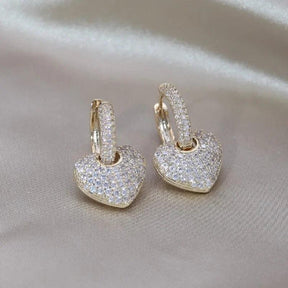 Brinco Dourado de Pingente de Coração com Zircônia - Ravelle Luxe