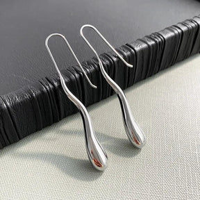 Brinco Prata Gota D'água em Pinça em Aço Inoxidável - Ravelle Luxe