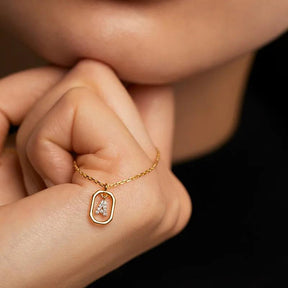 Colar Dourado Corrente Box com Pingente de Letras Iniciais em Prata Esterlina 925 - Ravelle Luxe