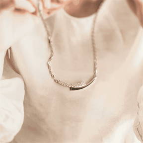 Colar Dourado Elegante Smile Clavicular em Aço Inoxidável - Ravelle Luxe