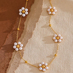Colar Dourado Flores com Pérolas em Aço Inoxidável - Ravelle Luxe