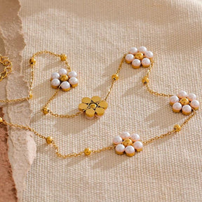 Colar Dourado Flores com Pérolas em Aço Inoxidável - Ravelle Luxe