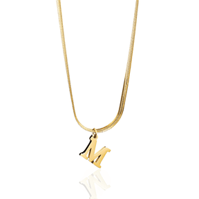 Colar Dourado com Pingente de Letras Iniciais - Corrente Cobra - Banhado em Ouro - Ravelle Luxe
