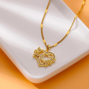 Colar Dourado com Pingente de Letras Iniciais no Coração em Aço Inoxidável - Ravelle Luxe