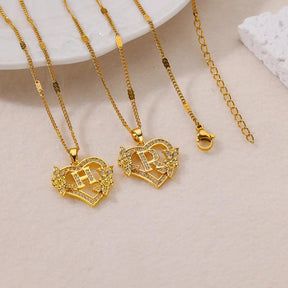 Colar Dourado com Pingente de Letras Iniciais no Coração em Aço Inoxidável - Ravelle Luxe