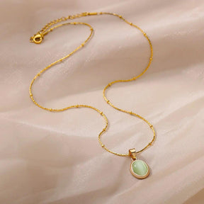 Colar Dourado com Pingente de Pedra Oval Verde em Aço Inoxidável - Ravelle Luxe