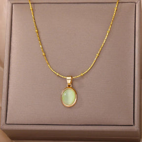 Colar Dourado com Pingente de Pedra Oval Verde em Aço Inoxidável - Ravelle Luxe