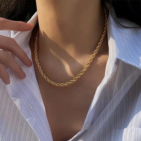 Colar Dourado de Elos Torcidos em Aço Inoxidável - Ravelle Luxe