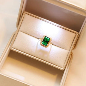 Conjunto de Colar, Anel e Brincos Dourado de Zircônia Verde Banhado em Ouro - Ravelle Luxe