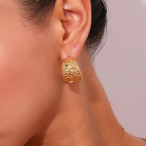 Conjunto de Colar, Brincos e Anel Dourado Estrela e Lua Banhado em Ouro 18K - Ravelle Luxe