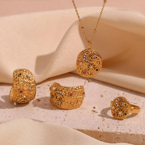 Conjunto de Colar, Brincos e Anel Dourado Estrela e Lua Banhado em Ouro 18K - Ravelle Luxe