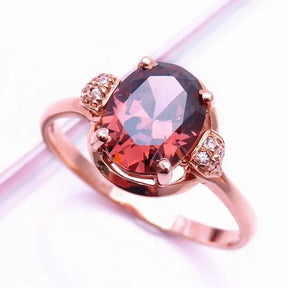 Conjunto de Colar, Brincos e Anel Incrustado com Zircônia e Banhado em Ouro Rosa 14K - Ravelle Luxe