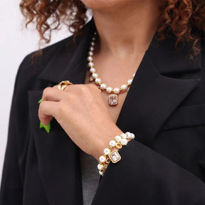 Conjunto de Colar e Pulseira com Pingente Quadrado de Zircônia e Conchas Brancas Banhado a Ouro - Ravelle Luxe