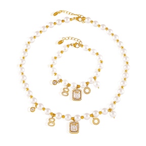 Conjunto de Colar e Pulseira com Pingente Quadrado de Zircônia e Conchas Brancas Banhado a Ouro - Ravelle Luxe