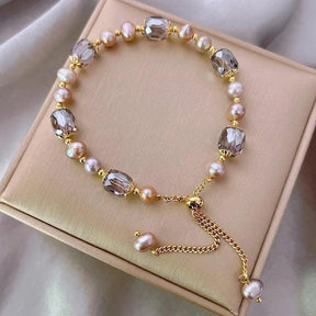Pulseira Dourada Charm em Pérola Natural de Água Doce e Cristal Banhado em Ouro 14K - Ravelle Luxe